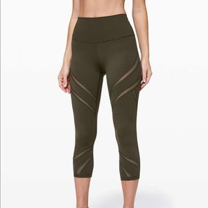 NWOT Green Lululemon Wunder Under Crop W/ Mesh